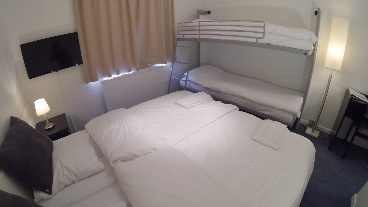 Hotel bredehus familieværelse max. 2 voksne & 2 børn legoland ...