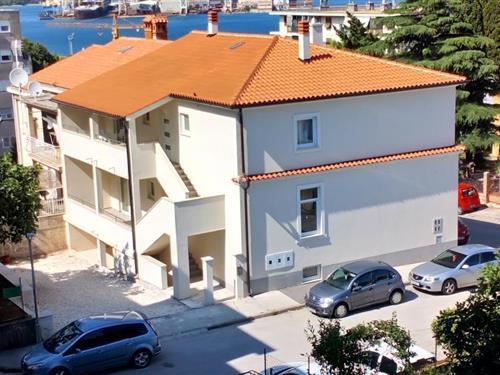 Holiday Home/Apartment - 4 persons -  - Ginzkeyeva - 52100 - Pula