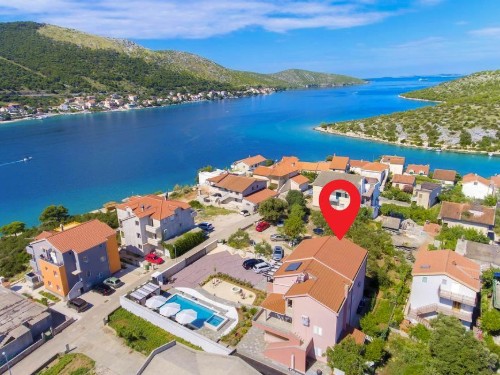 Ferieleilighet - 8 personer -  - Donji Banovci - Sibenik-Grebastica - 22010 - Grebastica