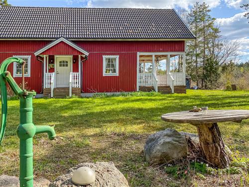 Holiday Home/Apartment - 8 persons -  - Eksta Kvie - Ekstakusten - 623 54 - Klintehamn