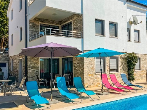 Feriehus - 16 personer -  - Bana Josipa Jelacica - Starigrad Paklenica - 23244 - Starigrad