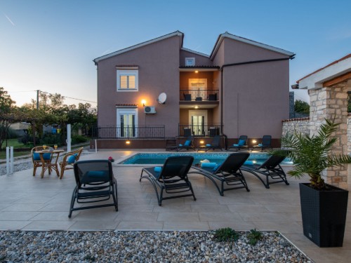 Holiday home - 10 persons -  - 52207 - Pula/Manjadvorci