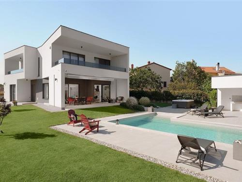 Holiday home - 8 persons -  - Vintijan - 52100 - Pula