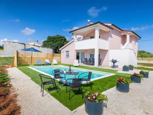 Holiday home - 6 persons -  - Ul. Lakvere - 52100 - Pula