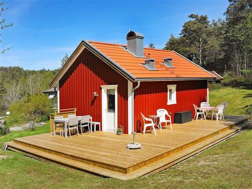 Holiday Home/Apartment - 4 persons -  - Tvetehogen - Nösund - 47397 - Henån