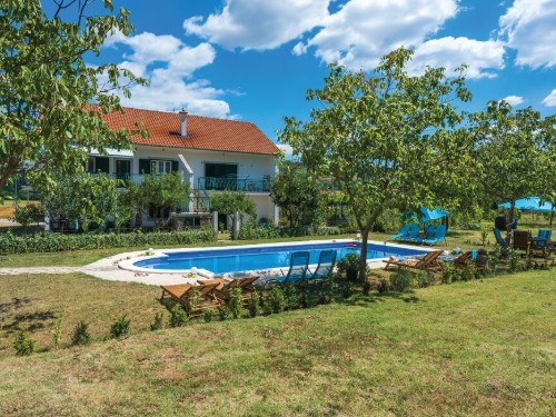 Holiday home - 9 persons -  - Uz cestu - Drnis - 22322 - Ruzic