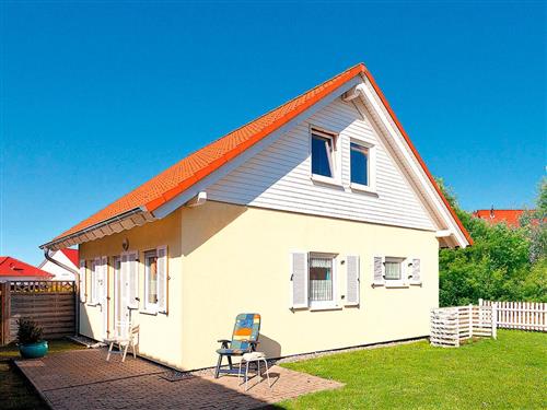 Holiday Home/Apartment - 4 persons -  - Ahornweg - 18556 - Wiek