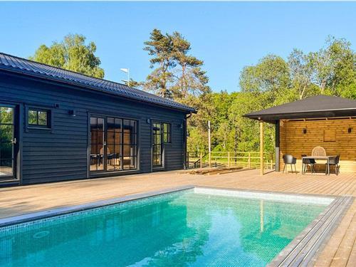 Sommerhus - 8 personer -  - Hallabron - Äspered/Borås - 516 92 - Äspered