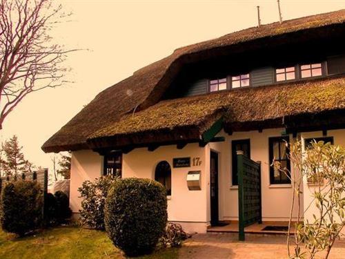 Holiday Home/Apartment - 8 persons -  - Boddenstraße 17e - 18586 - Groß Zicker