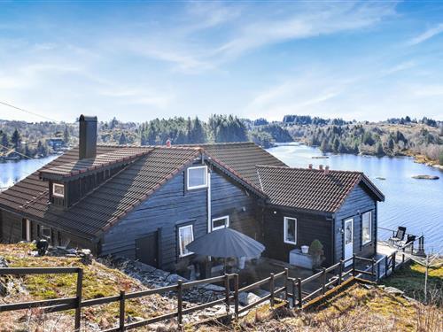 Feriehus / leilighet - 9 personer -  - Høievegen - 5563 - Førresfjorden