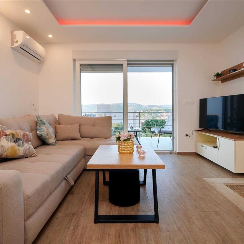 Ferielejlighed - 5 personer -  - 21223 - Okrug Gornji