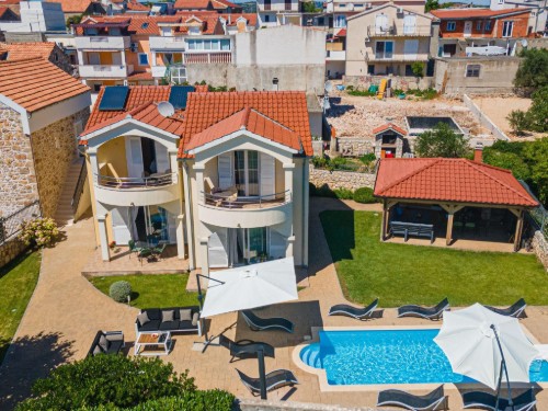 Holiday home - 10 persons -  - Trg Svete Nediljice - 22213 - Pirovac