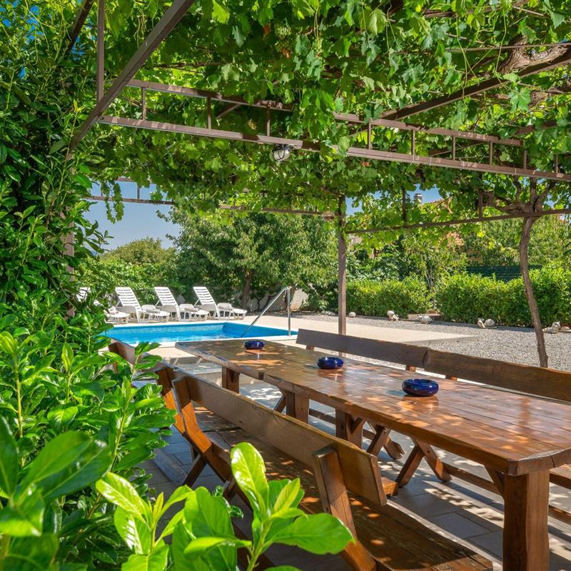 Sommerhus - 11 personer -  - Katuni - 21250