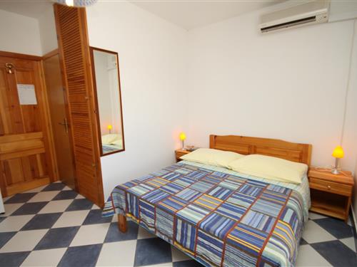 Holiday Home/Apartment - 2 persons -  - Sucuraj - 21469 - Sucuraj