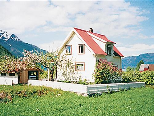 Holiday home - 6 persons -  - Storevegen - 6896 - Fresvik