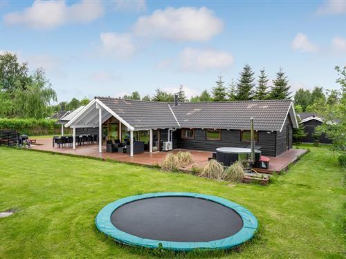 Holiday Home/Apartment - 12 persons -  - Kaninstien - Marielyst - 4873 - Væggerløse