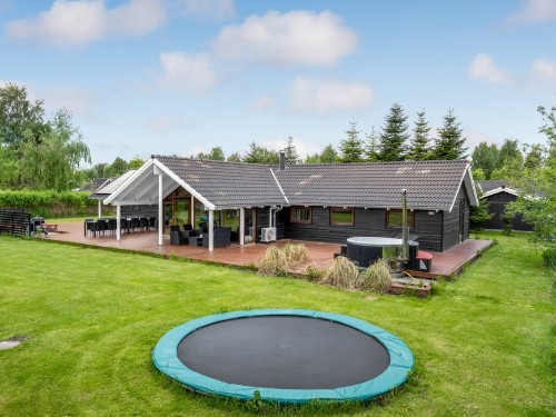 Fritidshus - 12 personer -  - Kaninstien - Marielyst - 4873 - Væggerløse