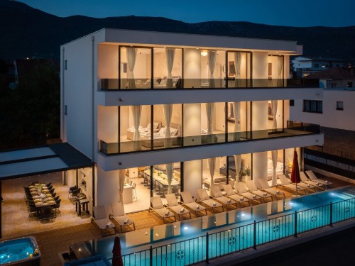 Feriehus - 18 personer -  - Kamberovo Setaliste - Trogir-Kastel Stari - 21217 - Kastel Stari