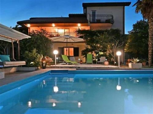 Feriehus - 13 personer -  - Put Mavarcice - 21223 - Okrug Gornji