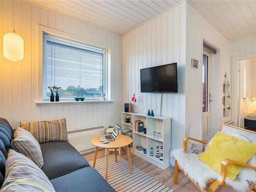 Feriehus - 4 personer -  - Hjelmevej 15, App. - 6854 - Henne Strand