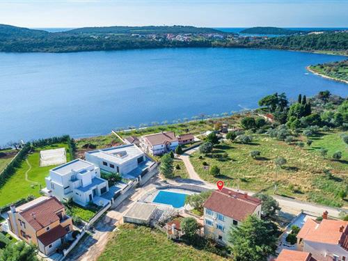 Holiday home - 15 persons -  - Pomer - 52100 - Pomer