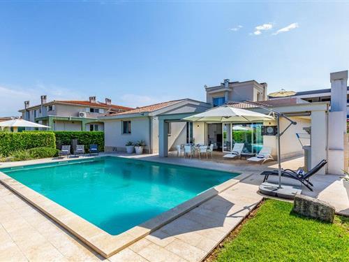 Holiday home - 8 persons -  - Volme - Banjole-Volme - 52100 - Banjole