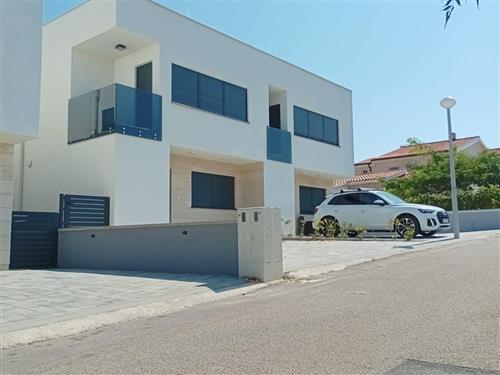 Holiday home - 8 persons -  - Ulica Radnjaca XXV - 23234 - Vir