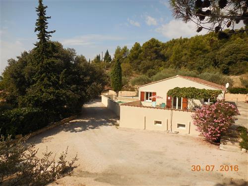 Holiday home - 8 persons -  - Le Barroux - 84330