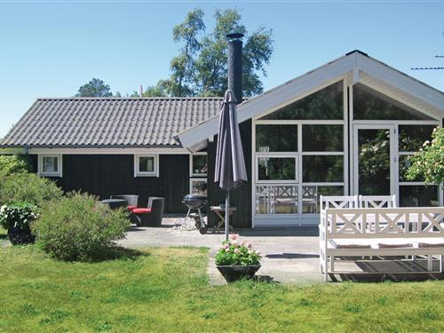 Holiday Home/Apartment - 5 persons -  - Bøtøvej - Marielyst - 4873 - Væggerløse