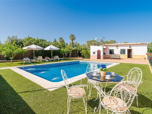 Holiday home - 4 persons -  - Sta. Marina, 10, Urb. Hta Soldado. Ctra A398 km - 41410 - Carmona