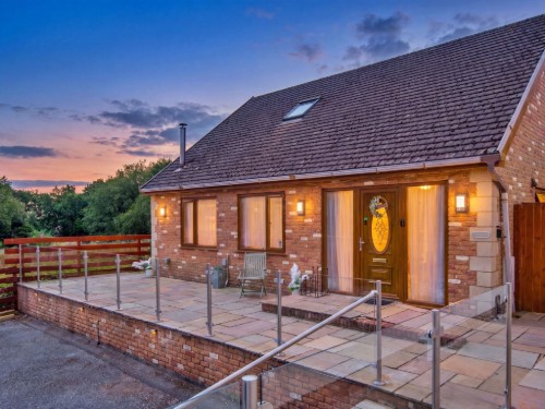 Holiday home - 6 persons -  - SA10 7DX - Neath