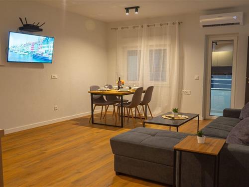 Ferielejlighed - 4 personer -  - 21223 - Okrug Gornji