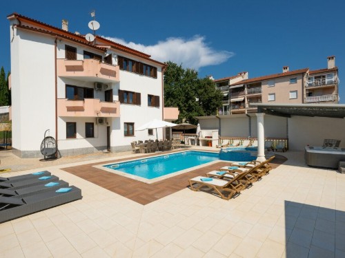 Holiday home - 18 persons -  - De Franceschijeva - 52100 - Pula