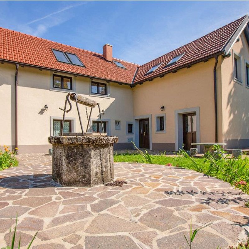 Ferielejlighed - 6 personer -  - Gozd - 5273 - Col