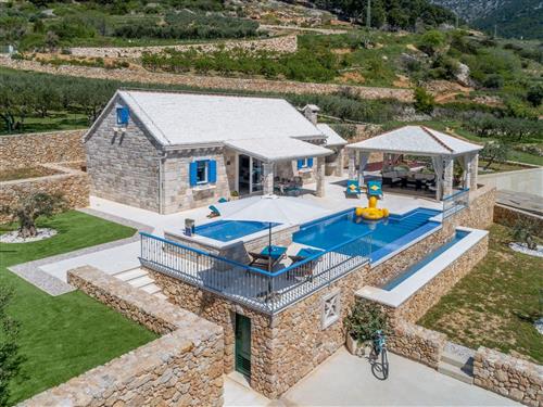 Holiday home - 6 persons -  - Ulica uz Šilovac - 21420 - Bol