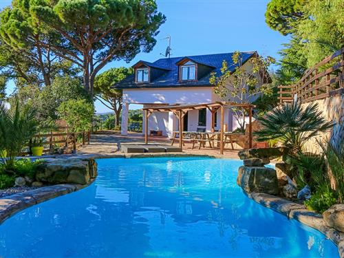 Holiday home - 10 persons -  - Carrer Mestral - Sant Cebrià De Vallalta - 08396 - Sant Cebrià De Vallalt