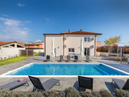 Holiday home - 12 persons -  - Pineta - 52212 - Valbandon
