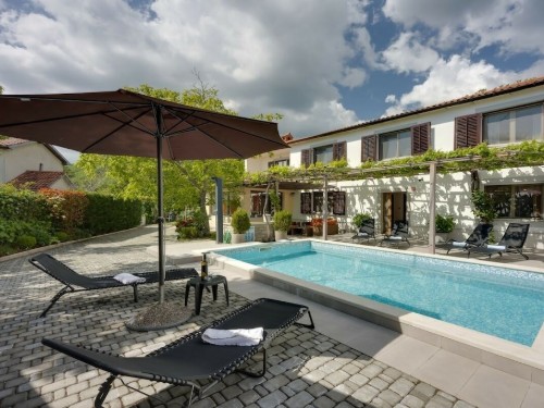 Holiday home - 8 persons -  - 52426 - Brest Pod Uckom
