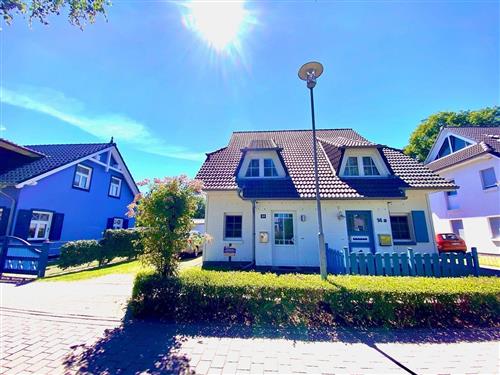 Holiday Home/Apartment - 6 persons -  - Alte Reihe - 18374 - Seeheilbad Zingst