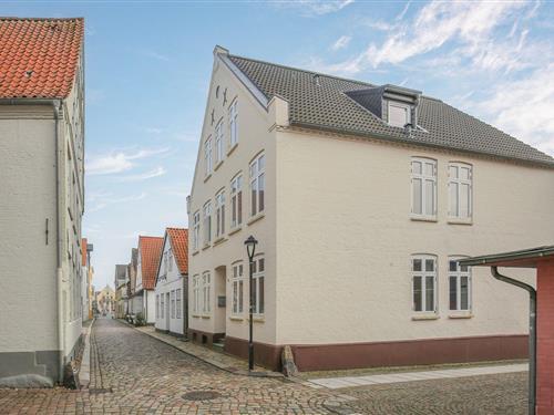 Holiday Home/Apartment - 2 persons -  - Wasserreihe - 25813 - Husum