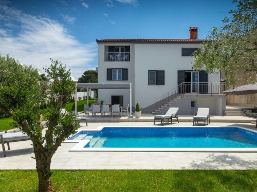 Holiday home - 8 persons -  - Kozada - 52100 - Pula