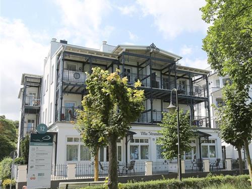 Holiday Home/Apartment - 7 persons -  - Strandpromenade 21, Wohng. - 18609 - Binz