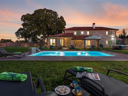 Holiday home - 8 persons -  - Saini - Barban-Saini - 52207 - Sajini