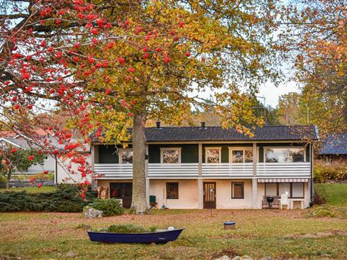 Holiday home - 6 persons -  - Klockarevägen - 573 99 - Tranås