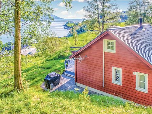 Holiday home - 6 persons -  - Fjordavegen - Kvellestad/Sunnfjord - 6817 - Naustdal
