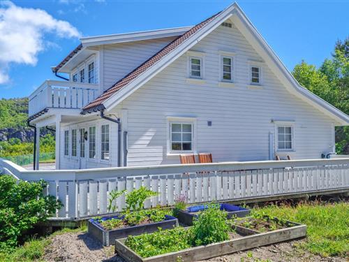 Fritidshus - 8 personer -  - Ytre Marisli - Øksnevik/Lindesnes - 4521 - Spangereid