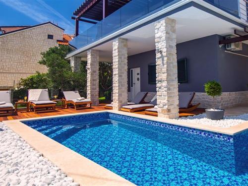 Holiday home - 8 persons -  - 21310 - Omid