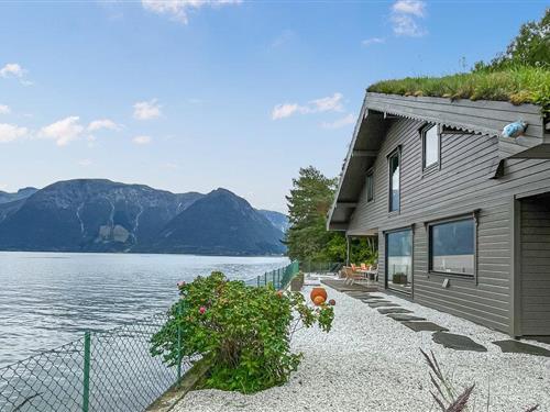 Feriehus - 10 personer -  - Fjordavegen - 5778 - Utne