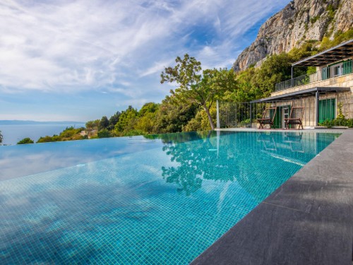 Holiday home - 8 persons -  - 21300 - Makarska