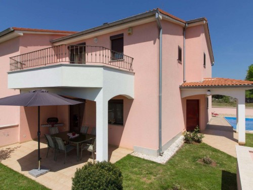 Holiday home - 6 persons -  - 52204 - Medulin